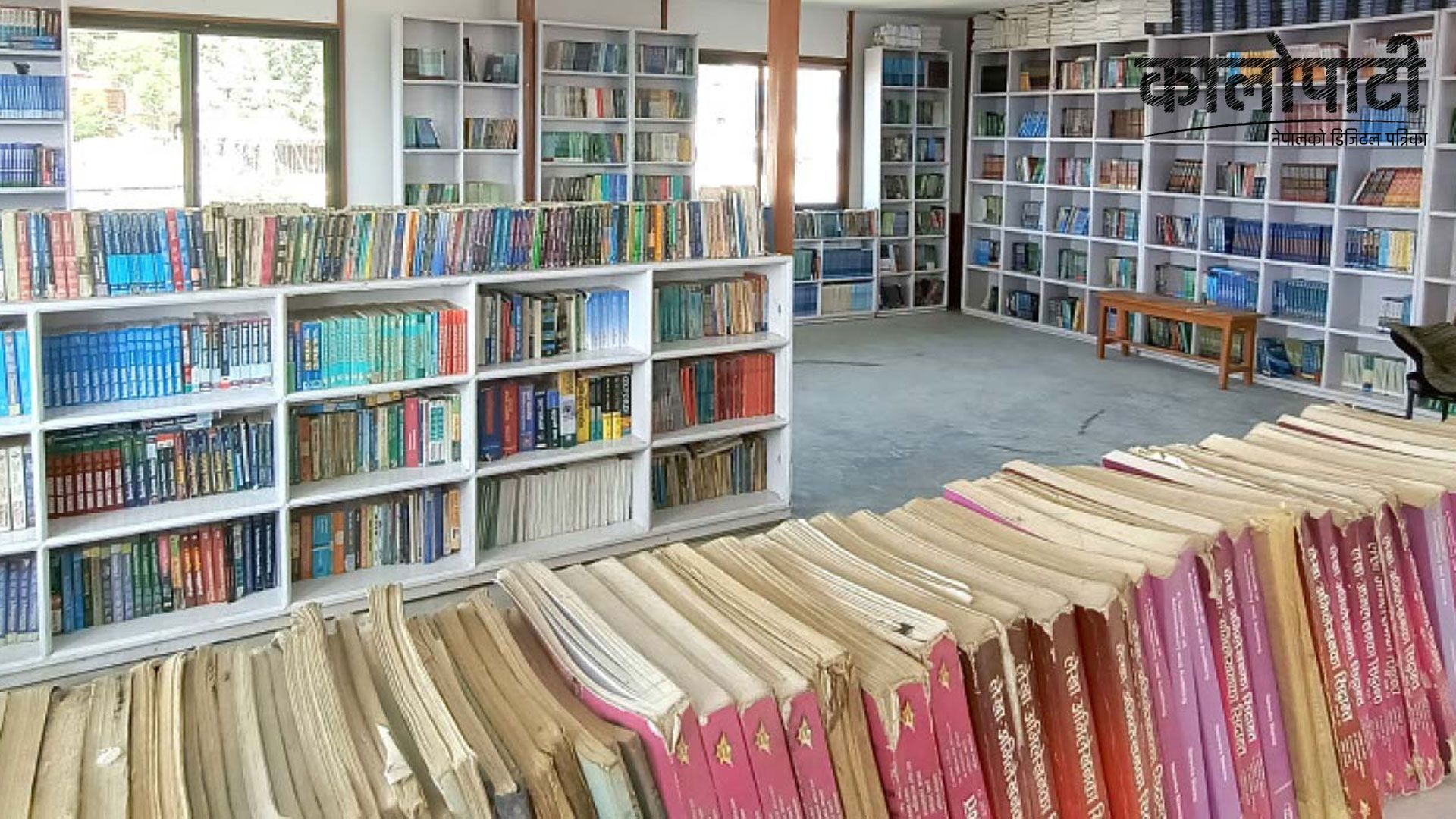 दोलखाका समाजसेवी श्रेष्ठद्धारा पत्नीको सम्झनामा सामुदायिक क्याम्पसमा पुस्तकालय निर्माण