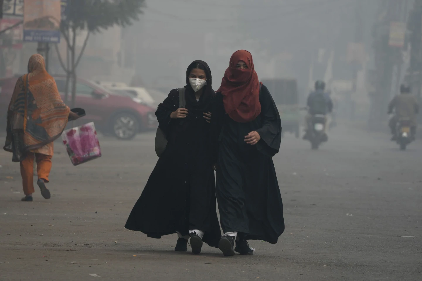 बढ्दो प्रदूषणका कारण पाकिस्तानमा लकडाउन